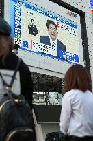 Shinjuku Alta Vision broadcasting the lifting of the state of emergency.